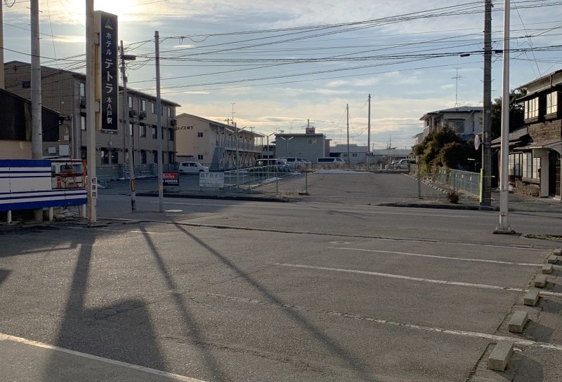 ホテル前に無料駐車場